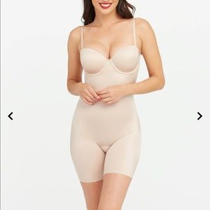 Spanx Suit Your Fancy Strapless Cupped Mid-Thigh Bodysuit size Small Shapewear